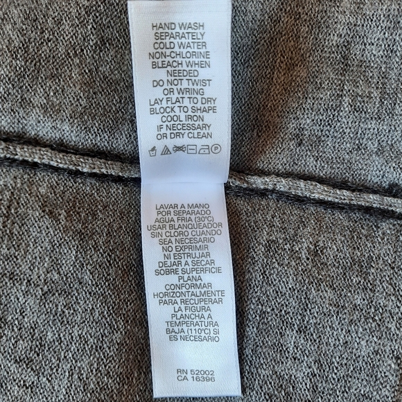 Liz Claiborne wool,grey V- neck    sweater size XL. - Picture 13 of 13